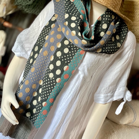 Nuno by Moma Komorebi Wool Scarf - Picture 5 of 6